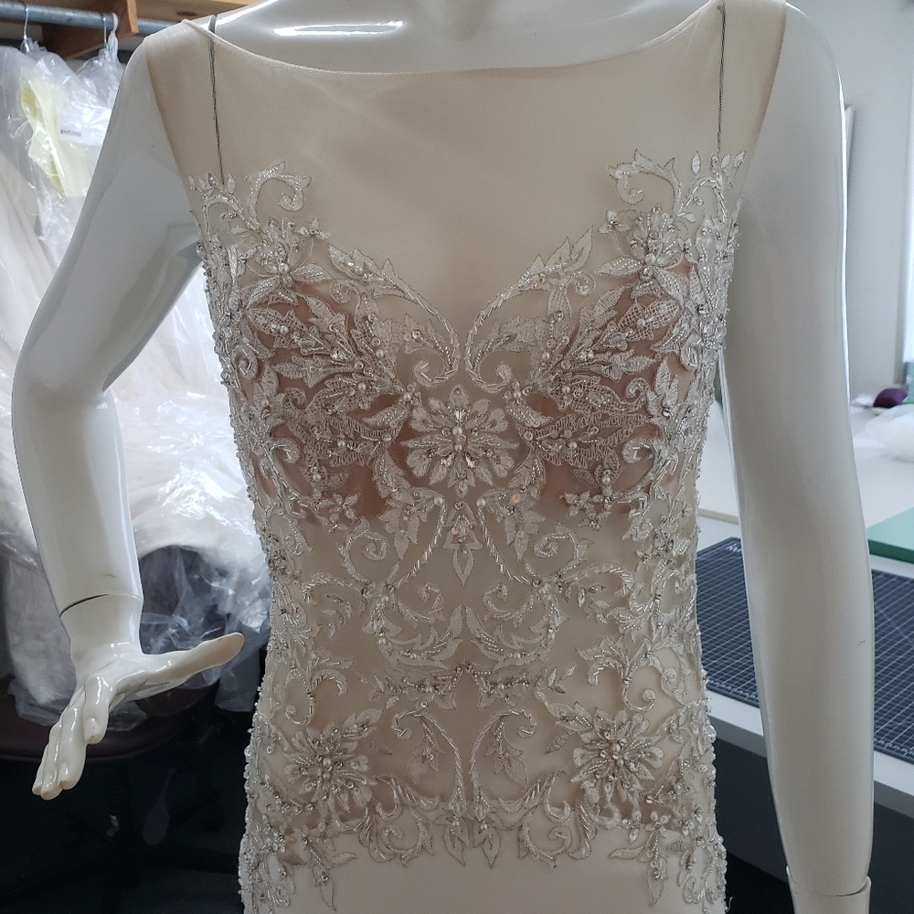 Wedding dress, from Alfred Angelo. Size 12 I. Ivory color